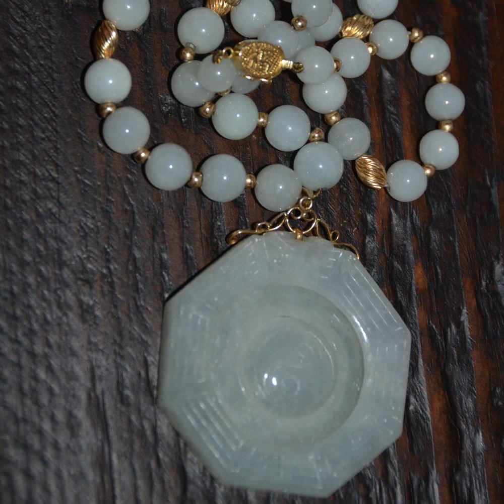 VINTAGE GUMPS GUMP'S CARVED JADE "CH" 14K GOLD CHINESE PENDANT STRAND NECKLACE